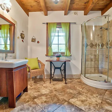 別荘 Dom Pod Strzecha Na Kaszubach Ostrowite